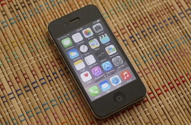 How Much is an iPhone 4 Worth? 2 How Much is an iPhone 4 Worth? 1