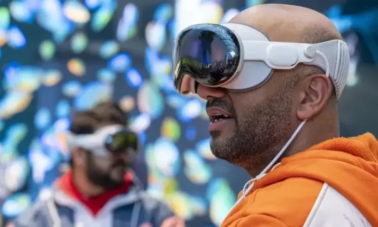 Apple Vision Pro: Unveiling the Latest Breakthrough in VR Technology 10