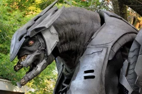 Animatronic Halo Elite Costume Will Have You Screaming “Wart, Wart, Wart!” 1