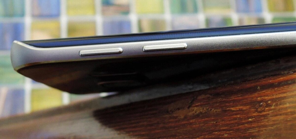 How To Clean Sticky Phone Buttons 2 How To Clean Sticky Phone Buttons 1