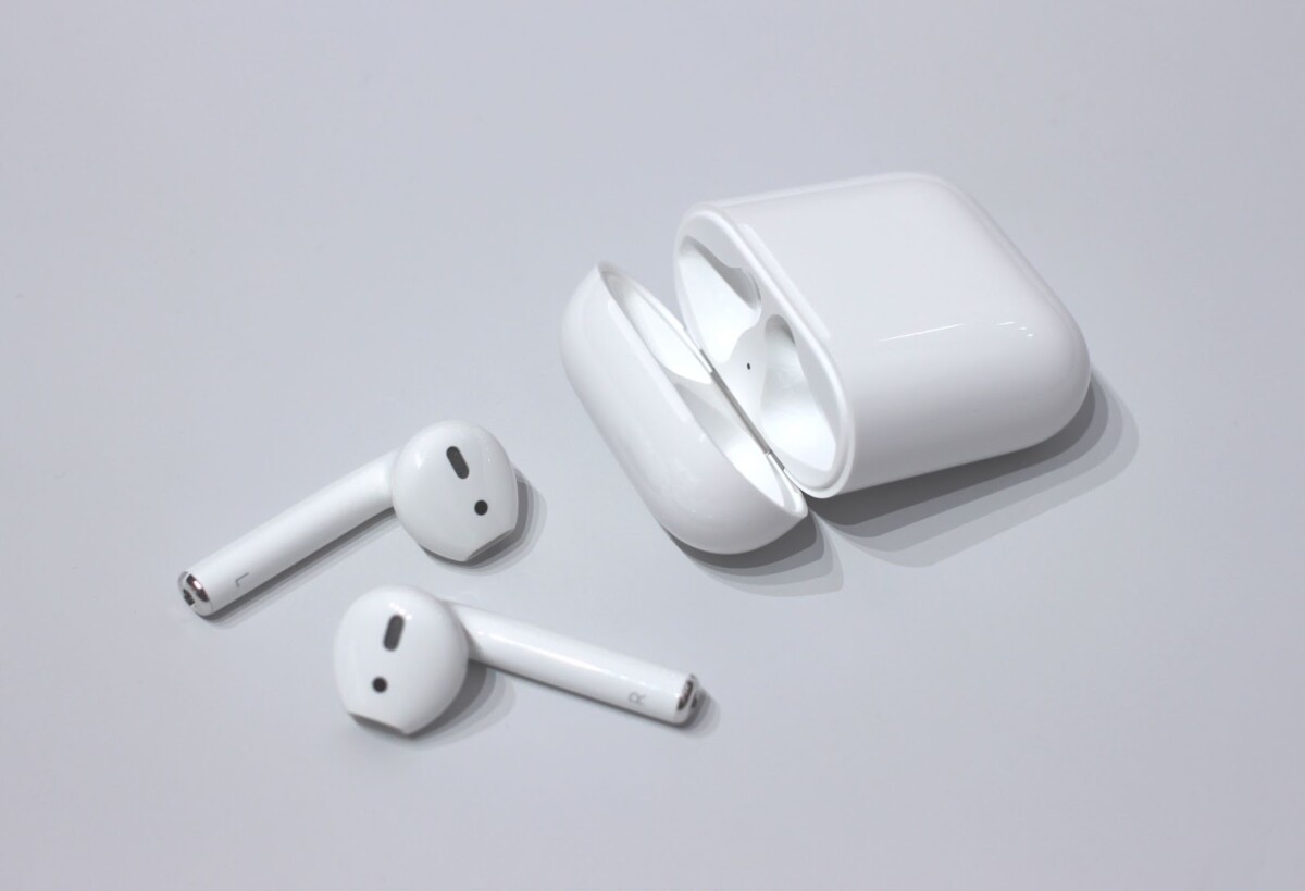 Apple AirPods Reviewed: Which Model Is Best for You? 2 Apple AirPods Reviewed: Which Model Is Best for You? 1