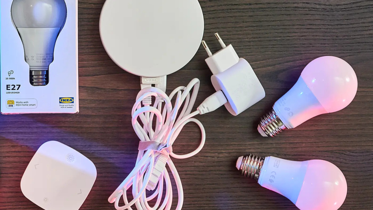 Smart Bulbs & Lighting Kits