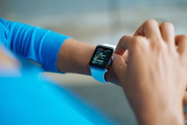 What Is The Correct Way To Wear An Apple Watch 1 What Is The Correct Way To Wear An Apple Watch