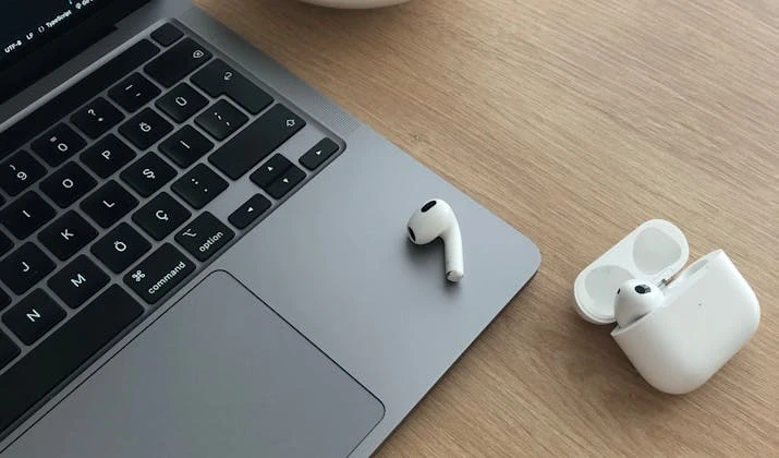 Can Magnets Mess Up AirPods? 2 Can Magnets Mess Up AirPods? 1