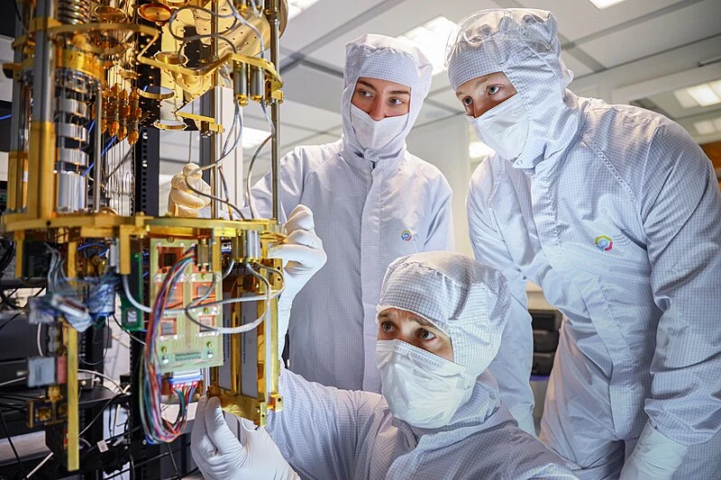 Google: New Quantum Chip Proves Parallel Universes Exist 6 Assembling a cooling component for a quantum computer at the FMN laboratory - FMNLab, CC BY 4.0, via Wikimedia Commons
