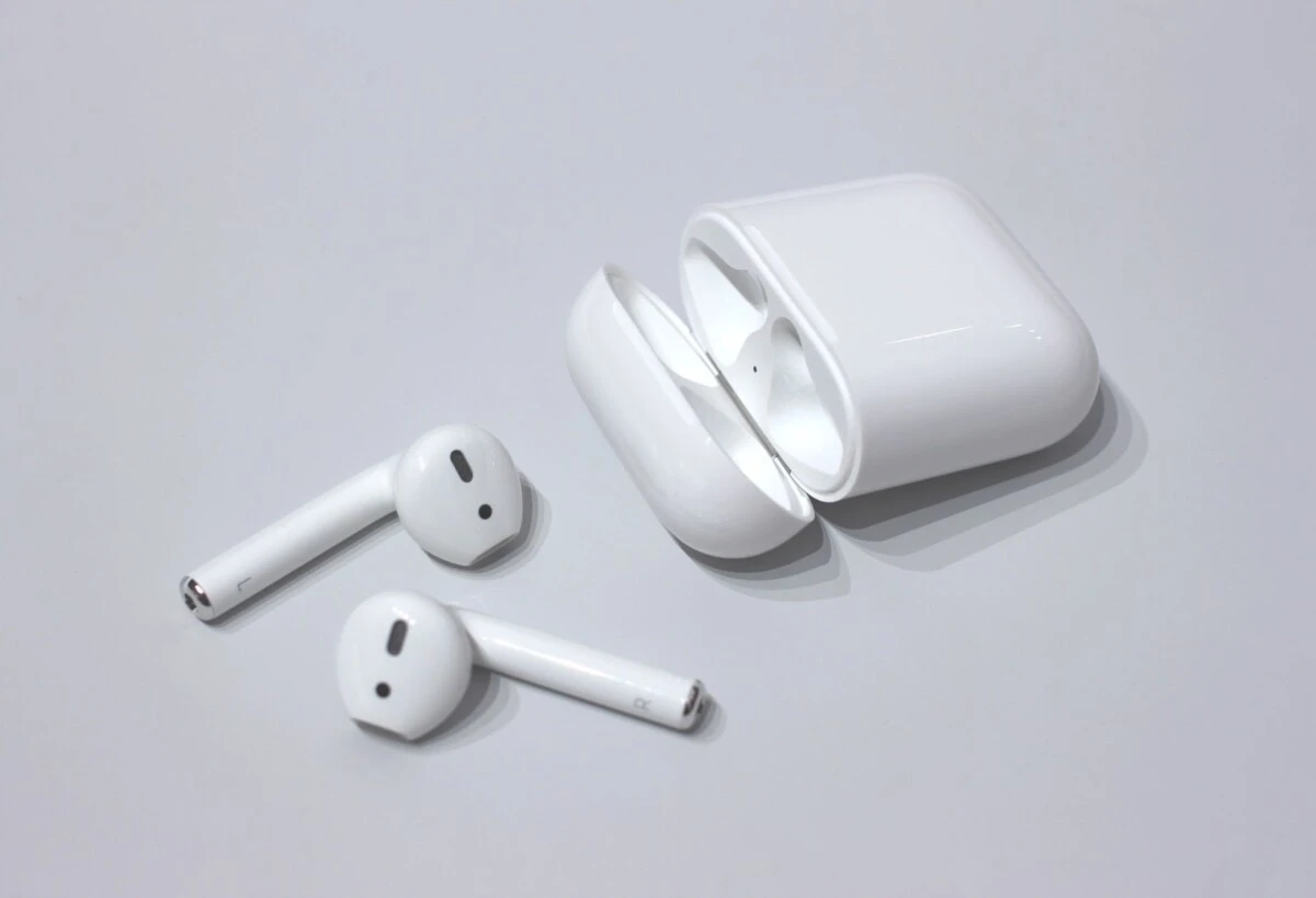 Apple AirPods Reviewed: Which Model Is Best for You? 2 Apple AirPods Reviewed: Which Model Is Best for You? 1